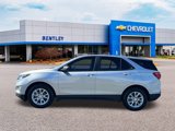 Used 2021 Chevrolet Equinox LS image 2
