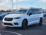 New 2024 Chrysler Pacifica Touring-L w/ Uconnect Theater Family Group image 4