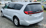 Used 2024 Chrysler Pacifica Touring-L image 2