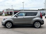 Used 2017 Kia Soul + image 5