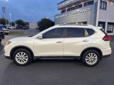 Used 2017 Nissan Rogue SV image 2