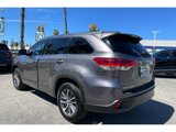 Used 2018 Toyota Highlander XLE image 3