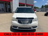 Used 2013 Chrysler Town & Country Touring image 2