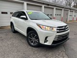 Used 2017 Toyota Highlander XLE image 3