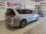 Used 2017 Chrysler Pacifica Limited w/ UConnect Theater Package image 3