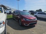 Used 2017 Chrysler Pacifica Limited image 3