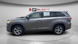 Used 2014 Toyota Highlander XLE image 2