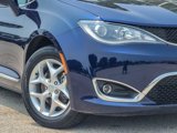 Used 2017 Chrysler Pacifica Touring-L image 5