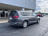 Used 2023 Chrysler Pacifica Touring-L image 3