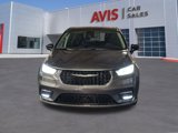 Used 2023 Chrysler Pacifica Touring-L image 2