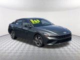 Used 2025 Hyundai Elantra Sport image 3
