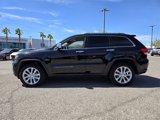 Used 2017 Jeep Grand Cherokee Limited image 3