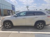 Used 2016 Toyota Highlander XLE image 2
