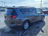Used 2022 Chrysler Pacifica Touring-L image 4