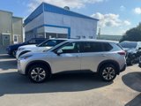 Used 2022 Nissan Rogue SV image 2