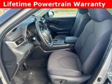 Used 2024 Toyota Highlander LE image 2