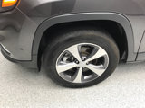 Used 2021 Jeep Cherokee Limited image 2