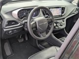 Used 2024 Chrysler Pacifica Premium image 2