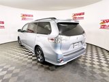 Used 2016 Toyota Sienna SE image 2