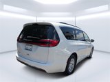 Used 2022 Chrysler Pacifica Touring-L image 3