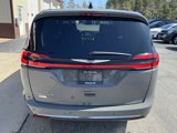 Used 2023 Chrysler Pacifica Touring-L image 4