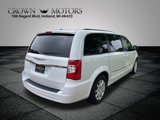 Used 2016 Chrysler Town & Country Touring image 3