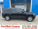 Used 2023 Jeep Grand Cherokee Limited w/ Luxury Tech Group II image 3