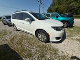 Used 2019 Chrysler Pacifica Touring-L image 3