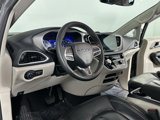 Used 2022 Chrysler Pacifica Touring-L image 2