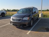 Used 2016 Chrysler Town & Country Touring image 2