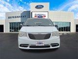 Used 2014 Chrysler Town & Country Touring-L w/ Driver Convenience Group image 3