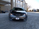 Used 2020 Chrysler Pacifica Touring-L image 2