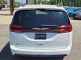 Used 2022 Chrysler Pacifica Touring-L image 4