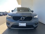 Used 2022 Volvo XC40 T4 Momentum image 2