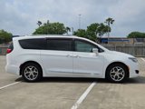 Used 2017 Chrysler Pacifica Limited w/ UConnect Theater Package image 4