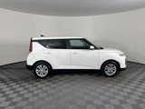 Used 2022 Kia Soul LX image 2