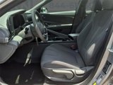 Used 2021 Hyundai Elantra SE image 3