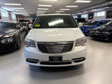 Used 2014 Chrysler Town & Country Touring image 2