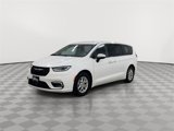 Used 2023 Chrysler Pacifica Touring-L image 4