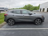 Used 2017 Nissan Rogue Sport SL image 2