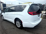 Used 2023 Chrysler Pacifica Touring-L image 3