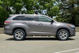 Used 2015 Toyota Highlander LE image 3