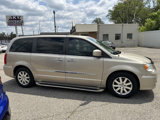 Used 2016 Chrysler Town & Country Touring w/ Driver Convenience Group image 4
