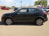 Used 2021 Nissan Rogue Sport SV image 2
