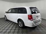 Used 2016 Dodge Grand Caravan SE image 3