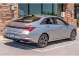 Used 2022 Hyundai Elantra SEL w/ Preferred Accessory Package image 3