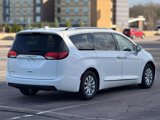 Used 2018 Chrysler Pacifica Touring-L image 6