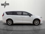 New 2025 Chrysler Pacifica Select image 2