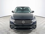 Used 2022 Volkswagen Tiguan SE image 2