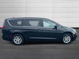 Used 2023 Chrysler Pacifica Touring-L image 3